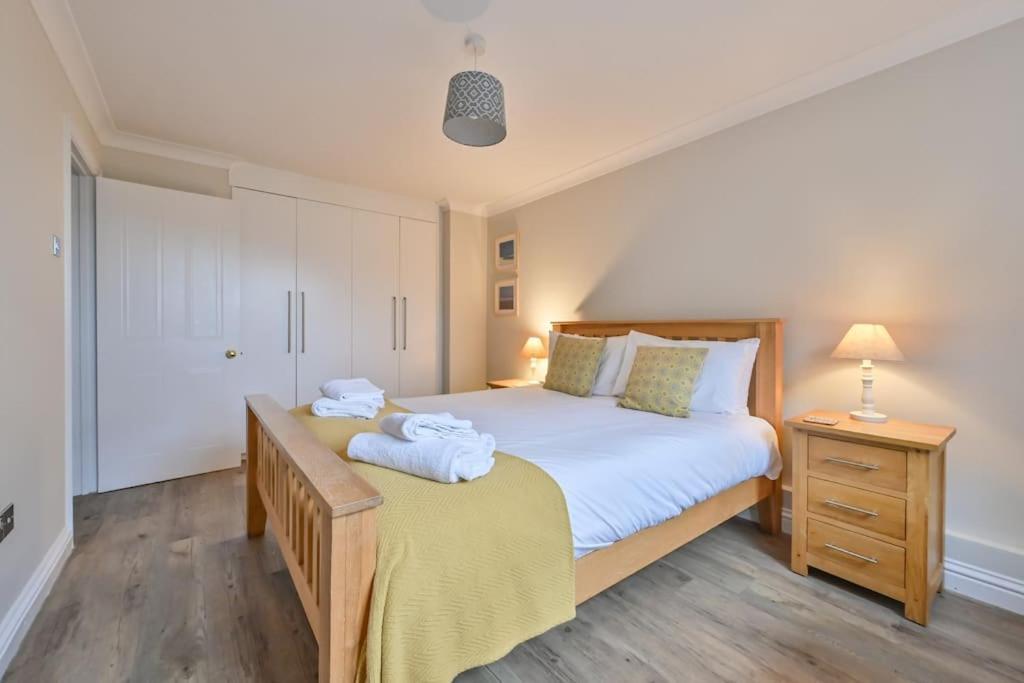 Spacious Sandbanks Apartment Near Beach And Bars With Free Parking Poole Εξωτερικό φωτογραφία