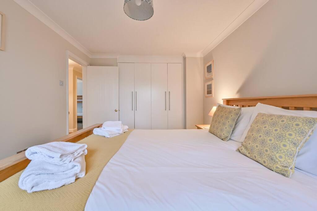 Spacious Sandbanks Apartment Near Beach And Bars With Free Parking Poole Εξωτερικό φωτογραφία
