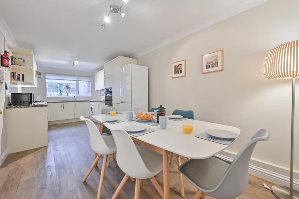 Spacious Sandbanks Apartment Near Beach And Bars With Free Parking Poole Εξωτερικό φωτογραφία