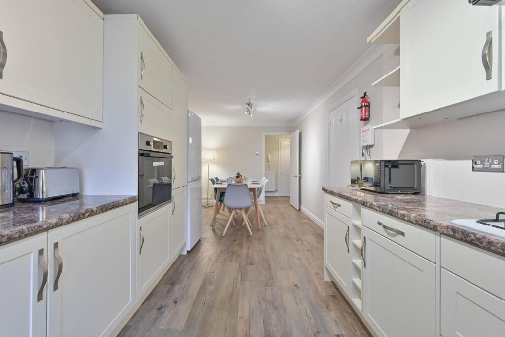 Spacious Sandbanks Apartment Near Beach And Bars With Free Parking Poole Εξωτερικό φωτογραφία
