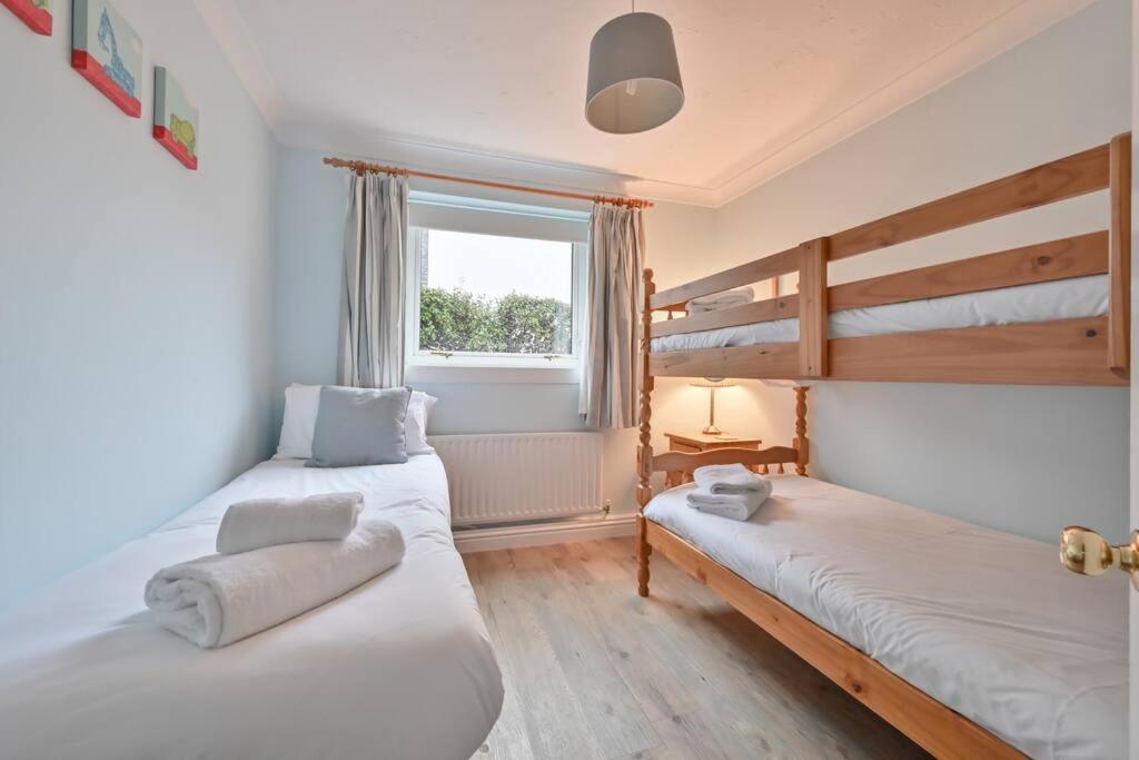 Spacious Sandbanks Apartment Near Beach And Bars With Free Parking Poole Εξωτερικό φωτογραφία