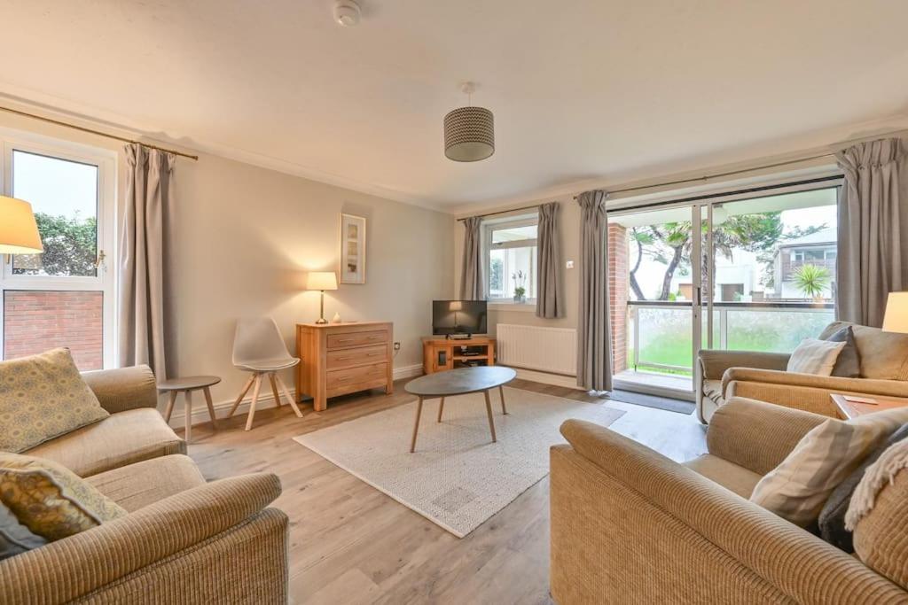 Spacious Sandbanks Apartment Near Beach And Bars With Free Parking Poole Εξωτερικό φωτογραφία