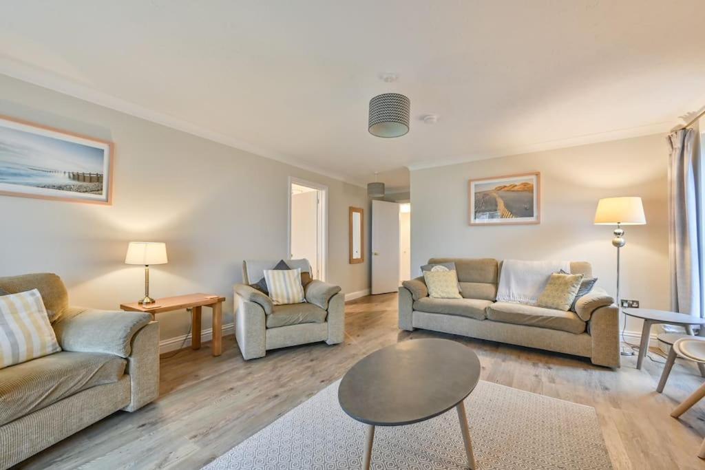 Spacious Sandbanks Apartment Near Beach And Bars With Free Parking Poole Εξωτερικό φωτογραφία
